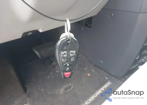 2010 Chrysler Town & Country Touring Plus z USA, uszkodzony, nr VIN 2A4RR8DXXAR320401